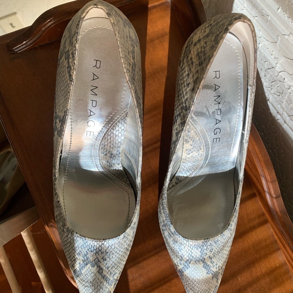Rampage Women's Snakeskin Pumps